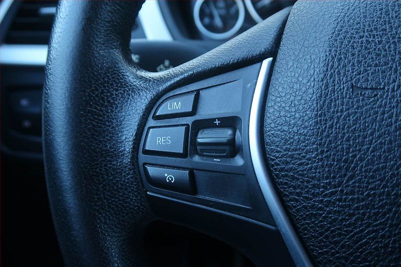 BMW Řada 3 (2015) 320 d xDrive, 4X4, Automat - fotka 20 z 24