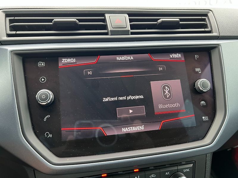 Seat Arona (2018) 1.0TSi 70kW! Navi! Apps! - fotka 24 z 31