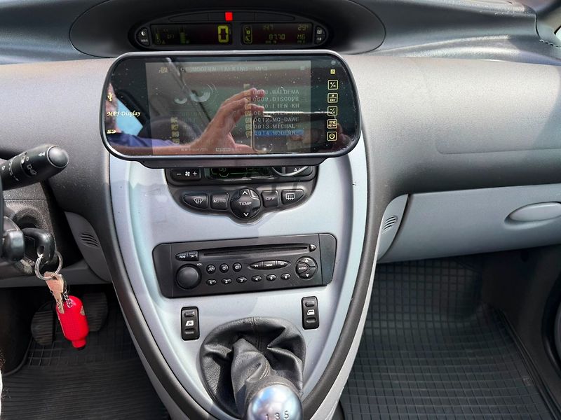 Citroën Xsara Picasso 1.6i 80kW/Panorama/Tažné/Temp. - fotka 19 z 23