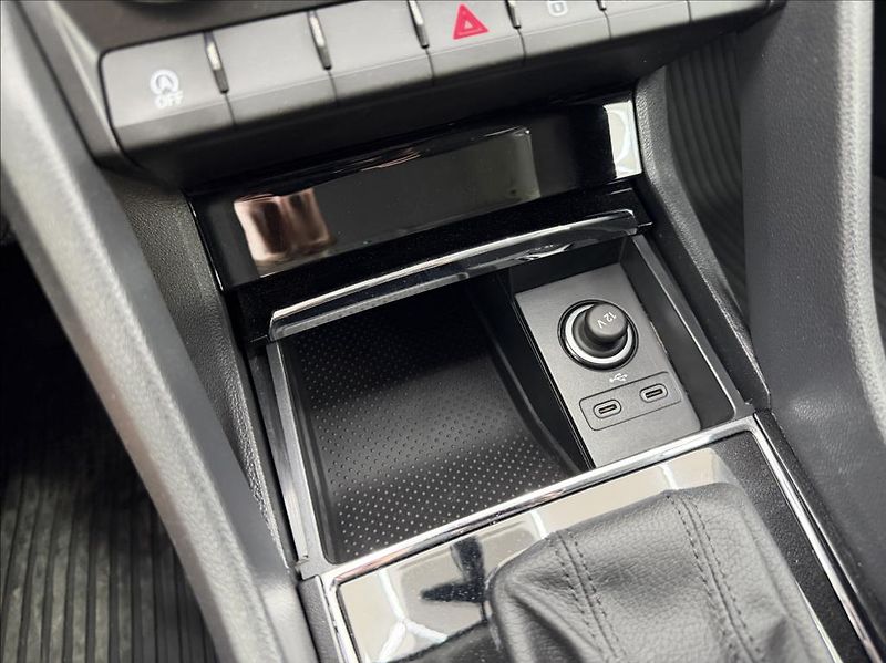 Škoda Karoq 2,0 TDi, DSG,NAVI,TZ,LED - fotka 15 z 28