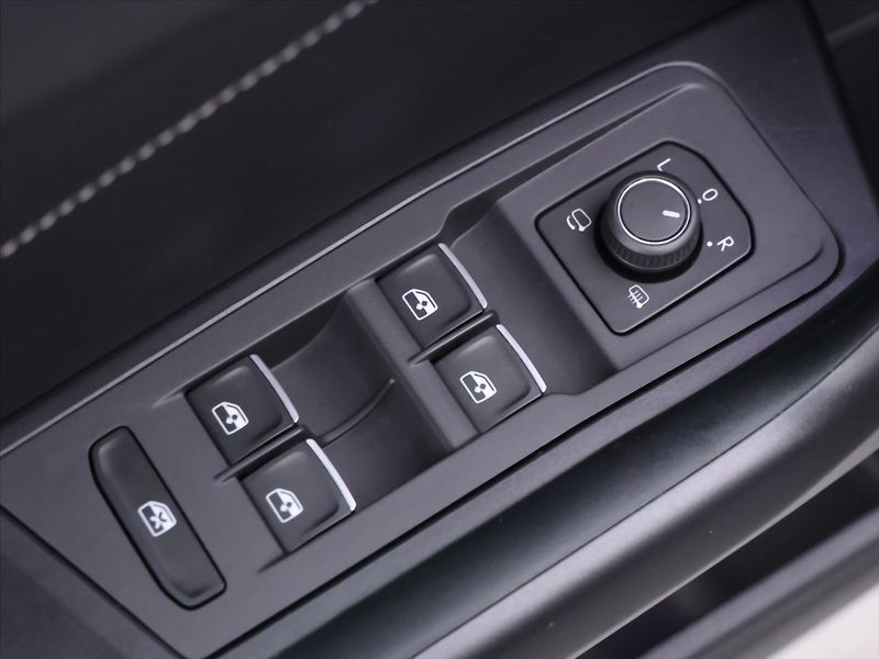 Volkswagen T-Roc 2,0 TDI DSG 4Motion R-line LED - fotka 15 z 35