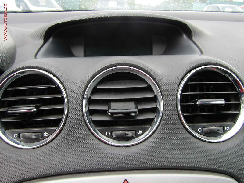 Peugeot 308 (2010) 1.6VTi, ČR, AC - fotka 13 z 15