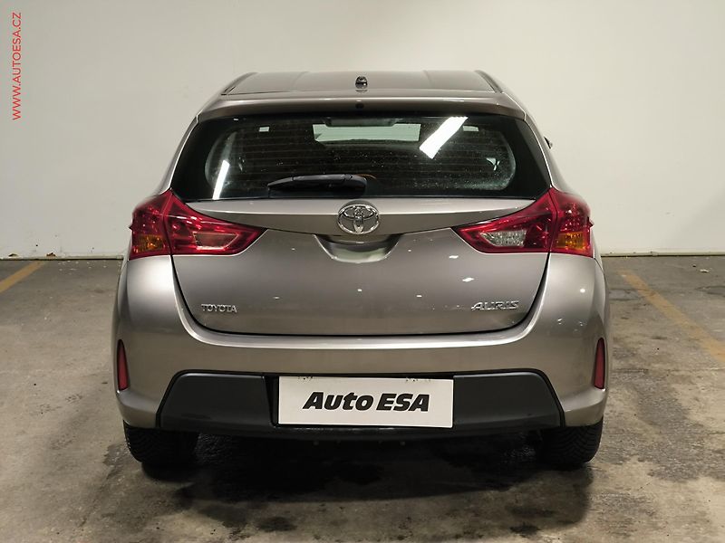 Toyota Auris (2015) 1.3 VVT-i, Cool, +kola - fotka 5 z 17