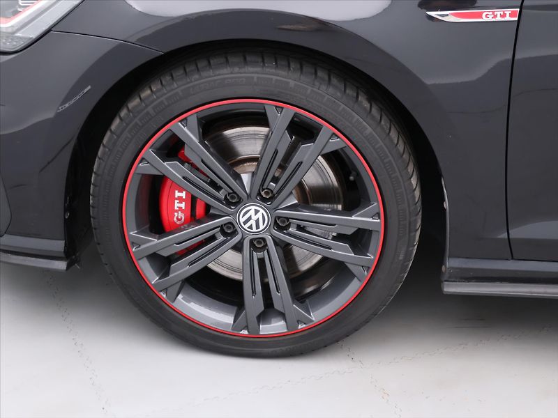 Volkswagen Golf 2,0 GTI 180kW DSG Performance - fotka 21 z 28