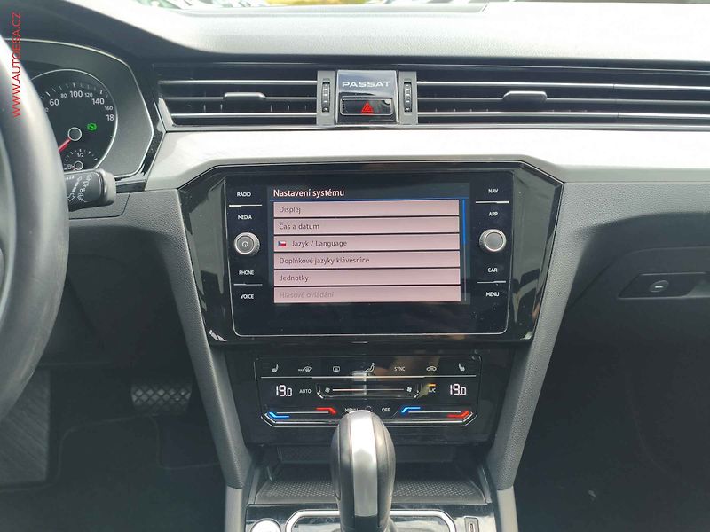 Volkswagen Passat (2022) 2.0 TDi, Business,  DSG - fotka 12 z 19