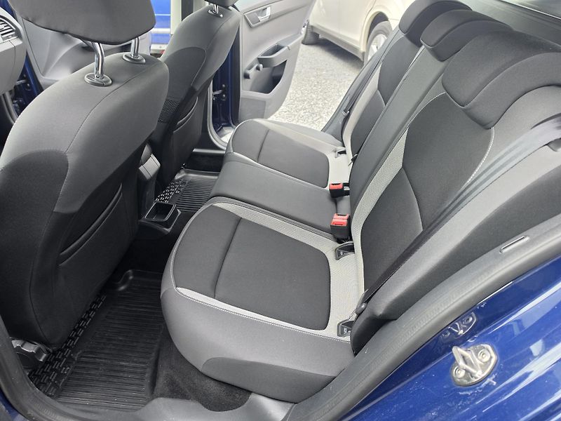 Škoda Fabia 1.0 TSI Park Senzor Navi - fotka 8 z 22
