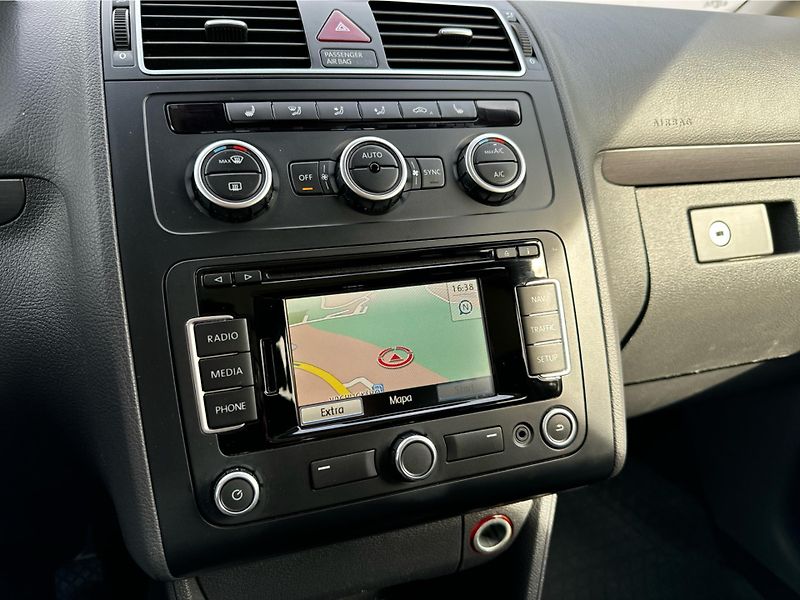 Volkswagen Touran 2,0 TDI Comfortline - fotka 16 z 19