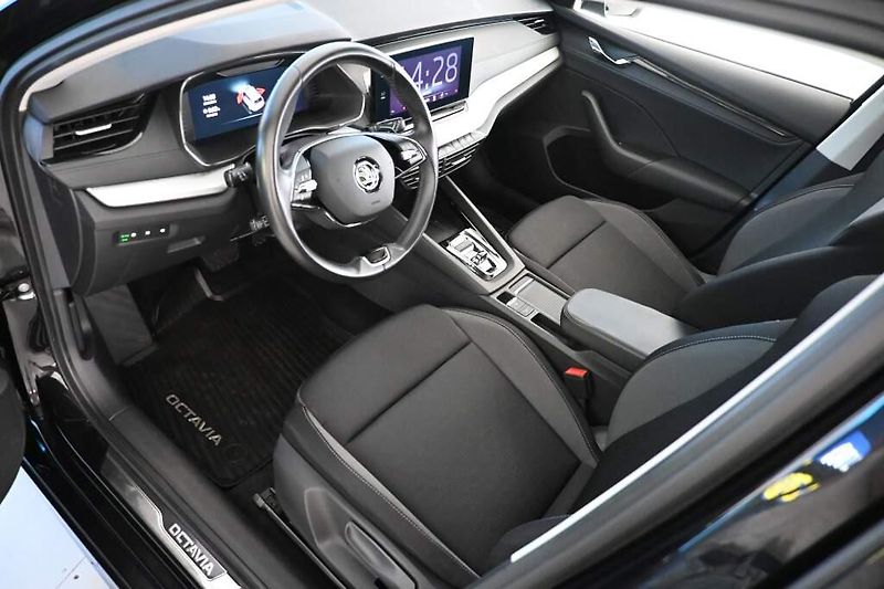 Škoda Octavia (2023) 2.0 LED DSG ACC TOUR VIRTUAL T - fotka 11 z 35