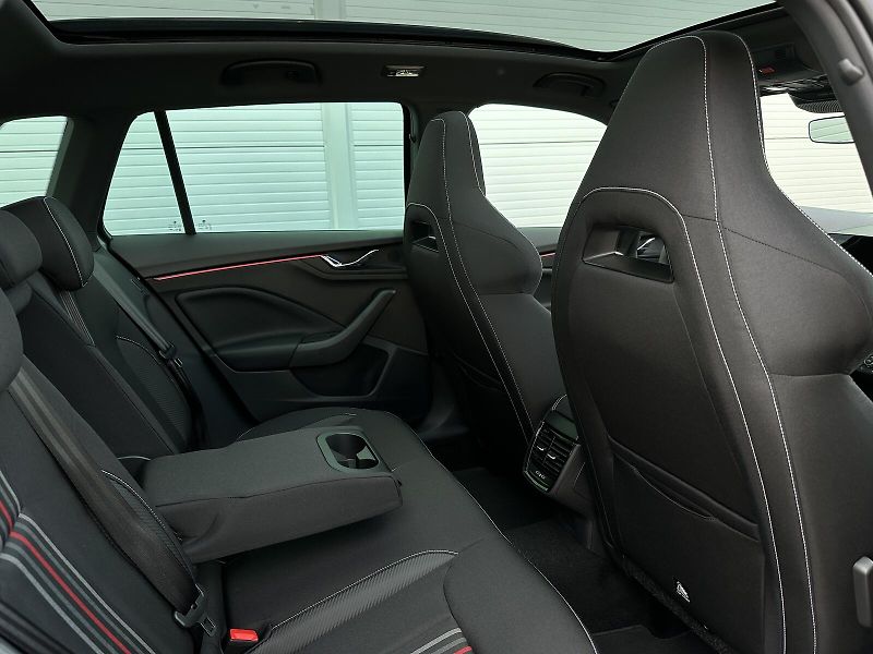 Škoda Kamiq 1.5TSi DSG Monte Carlo 150PS M - fotka 41 z 47