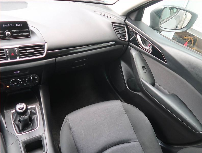 Mazda 3 (2015) 1.5 Skyactiv-G, Park. senzory - fotka 8 z 14