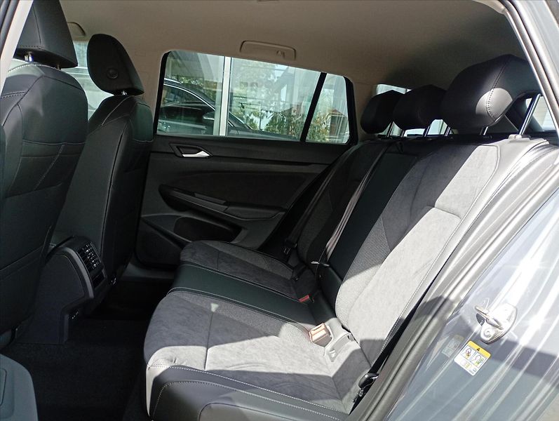 Volkswagen Golf Variant (2026) 1,5 eTSI 7DSG mHEV  People - fotka 16 z 16