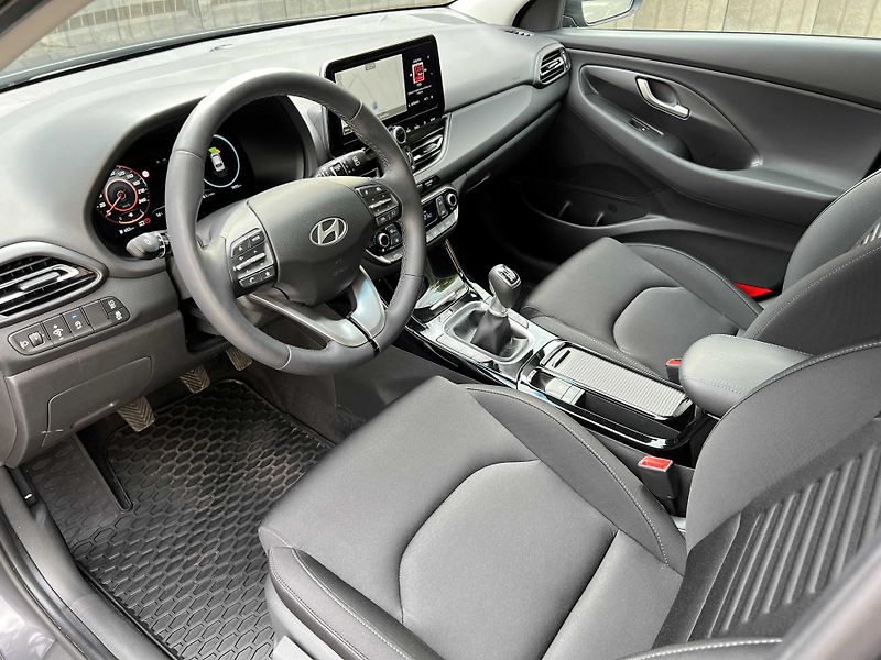 Hyundai i30 STYLE 1.5 DPI 71 kW DPH - fotka 9 z 20