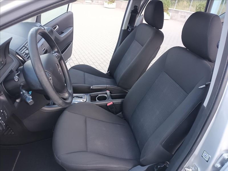 Mercedes-Benz Třídy A 1,5 160i,70kw,KLIMA,AUTOMAT - fotka 14 z 37