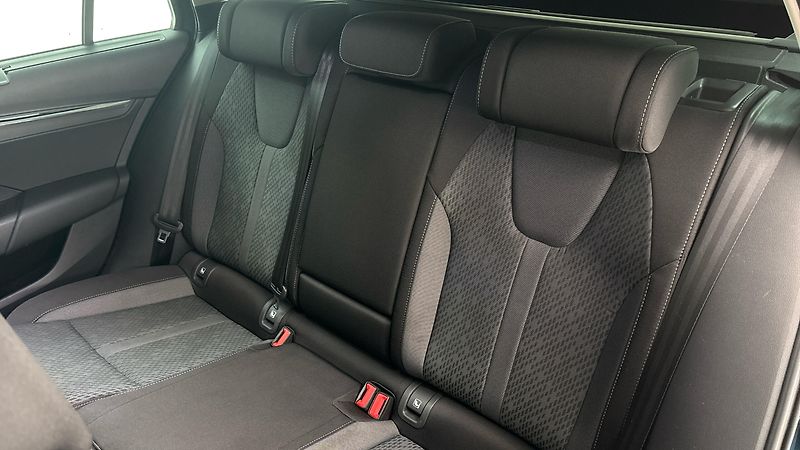 Škoda Octavia 2.0 TDI DSG Style Combi - fotka 16 z 25