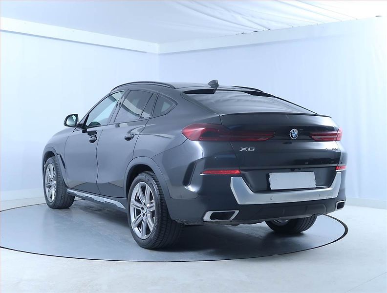 BMW X6 (2021) xDrive30d, ACC, Výhřev, Kamera - fotka 4 z 20