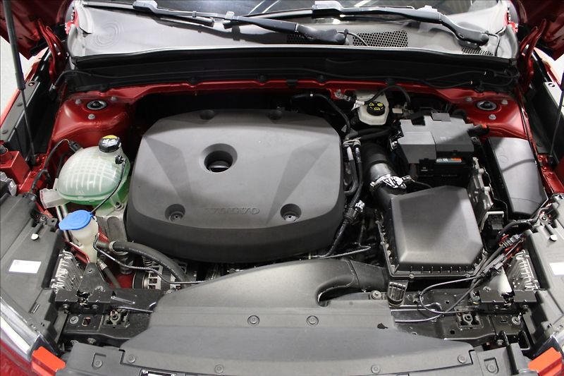 Volvo XC40 2,0 T5 182KW AWD zánovní - fotka 7 z 34