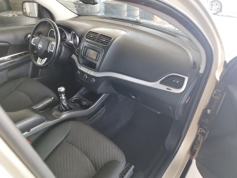 Fiat Freemont (2011) 2,0JTD,103KW,7MÍST,ALU,TAŽNÝ - fotka 17 z 32