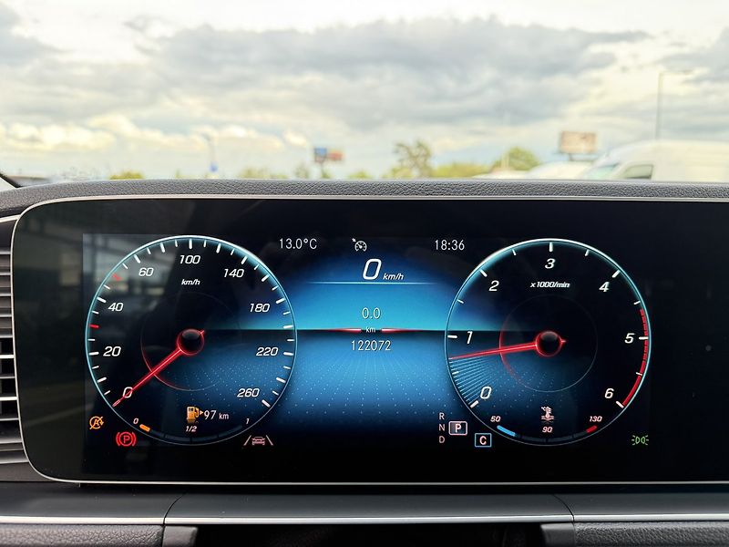 Mercedes-Benz GLE (2020) 350 d 4MATIC SUV - fotka 29 z 44