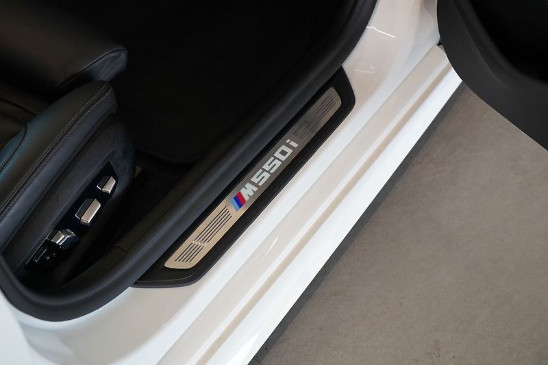 BMW Řada 5 M550i xDrive, Nezávislé, Laser - fotka 11 z 50