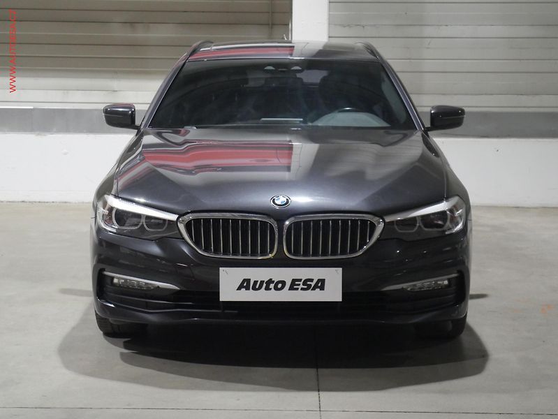 BMW Řada 5 (2017) 2.0d 520xd, AT, LED, panor - fotka 2 z 24