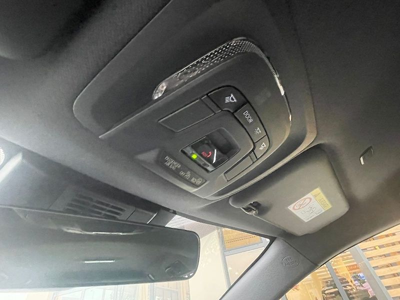 Toyota Corolla 1.8 Hybrid Comfort Tech - fotka 22 z 28