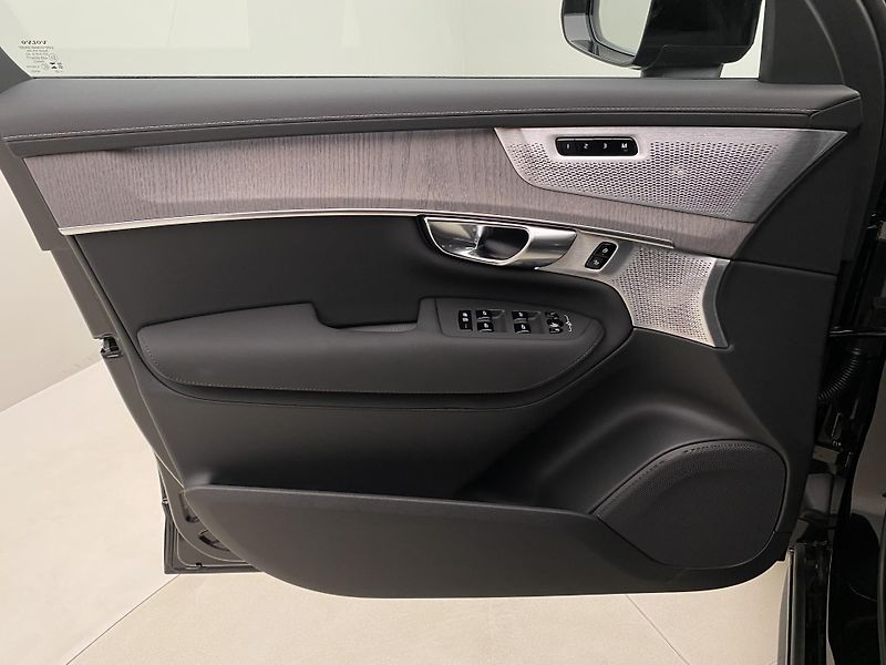 Volvo XC90 (2026) T8 AWD Plug-in DARK ULTRA - fotka 7 z 76