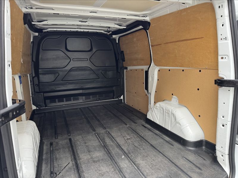 Ford Transit Custom 2,0 TDCi L1H1 DPH 1.maj ČR - fotka 17 z 50