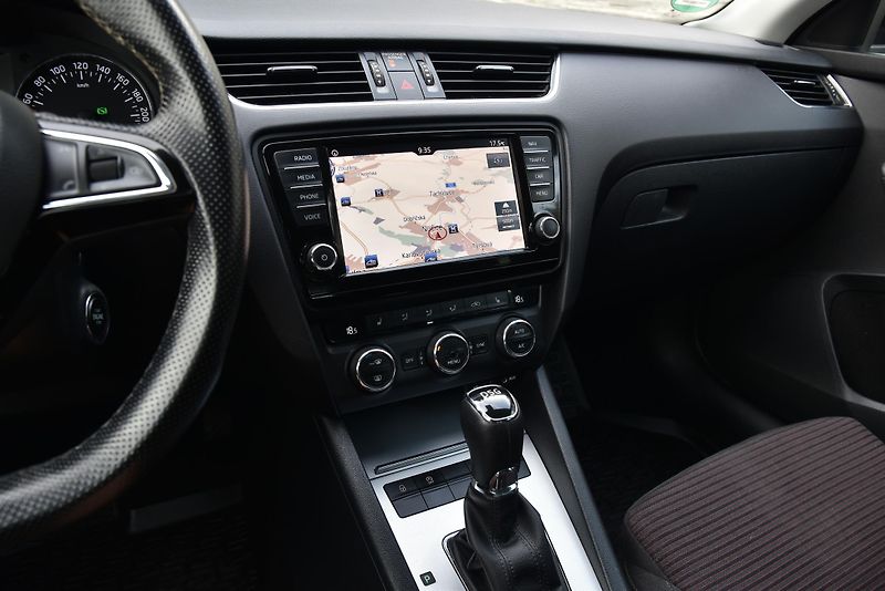 Škoda Octavia 2.0 TDi CR DSG STYLE,NAVI,TEMP - fotka 20 z 50