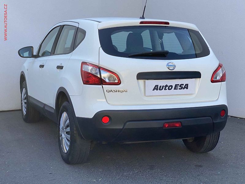 Nissan Qashqai (2010) 1.6, Visia, +kola - fotka 6 z 16