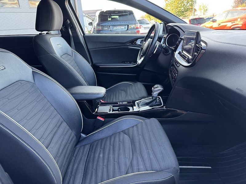 Kia Ceed (2022) 1.5i TGDi GT-Line Automat LED - fotka 19 z 49