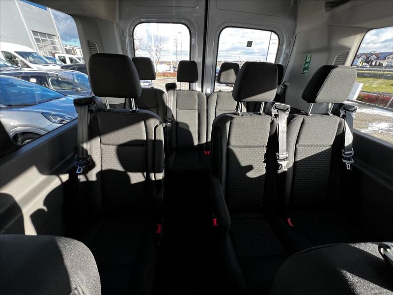 Ford Transit (2025) 2,0 EcoBlue BUS 18míst AUT L4 - fotka 19 z 37