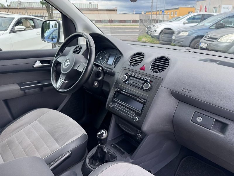 Volkswagen Caddy (2013) EDITION 30 1,6 TDI 75 KW TAŽNÉ - fotka 41 z 50
