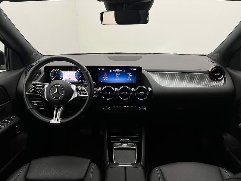 Mercedes-Benz GLA 200 Kamera LED DAB - fotka 11 z 18