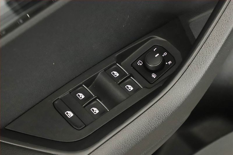 Škoda Karoq (2019) Style 1.6 TDI, Navi, Tempomat - fotka 12 z 15