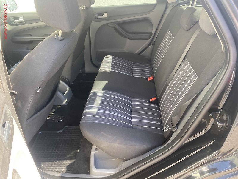 Ford Focus (2009) 1.6 i, AC, park.asist - fotka 10 z 14