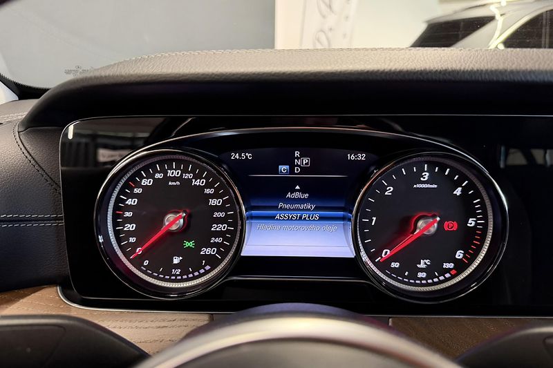 Mercedes-Benz Třídy E (2018) E 200d Exclusive - fotka 40 z 103