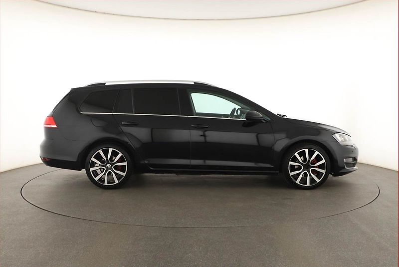 Volkswagen Golf (2016) 2.0 TDI, Xenony, Tempomat - fotka 6 z 18