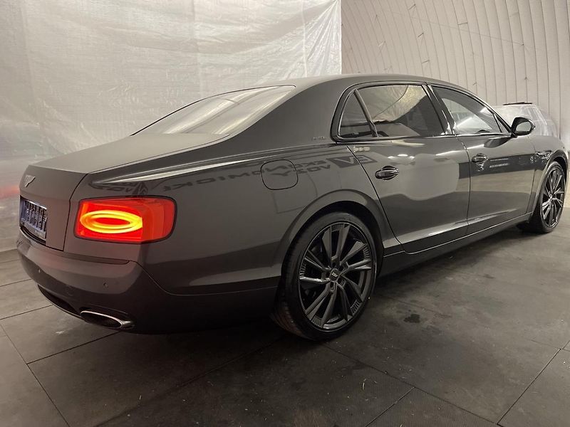 Bentley Flying Spur (2016) 6.0 625 PS  W12 - fotka 31 z 81