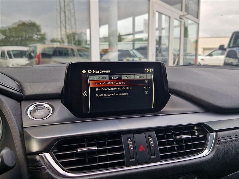 Mazda 6 2,2 D SKYACTIVE, VÝHŘEV NOSIČ - fotka 33 z 42
