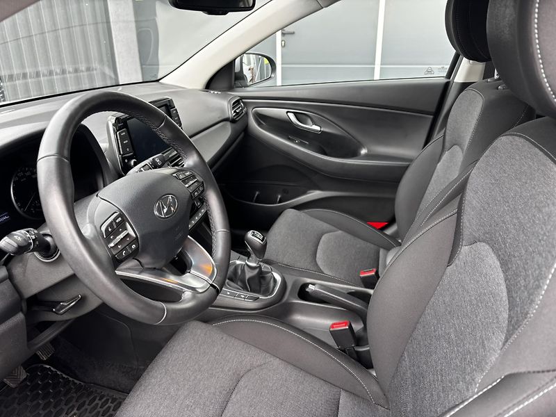 Hyundai i30 (2023) Kombi Smart 1.0 T-GDI - fotka 11 z 13