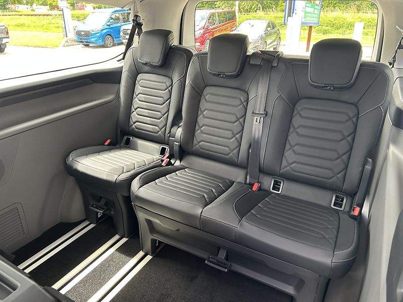 Ford Tourneo Custom 2.0EcoBlue 125kW TITANUIM X L2 - fotka 11 z 36