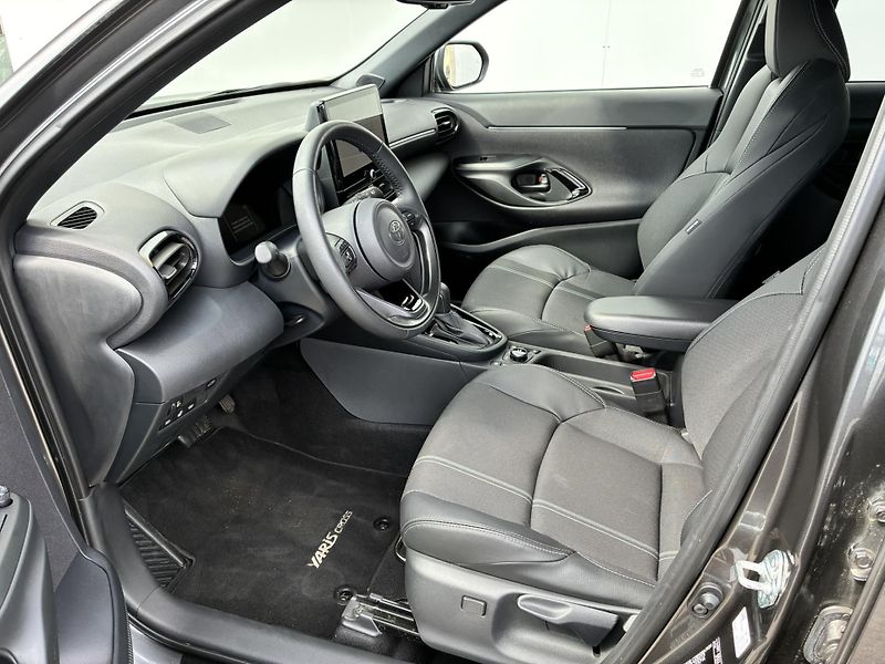 Toyota Yaris Cross 1.5 HSD 130k e-CVT AWD Executi - fotka 10 z 22