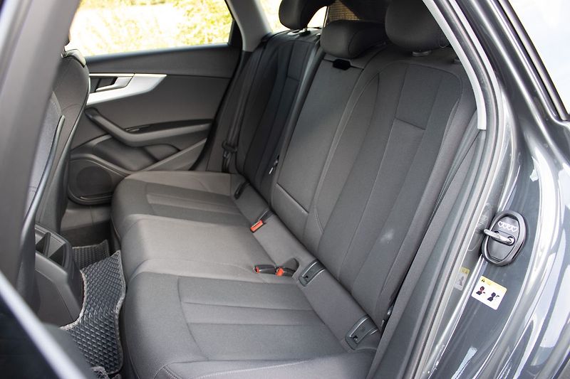 Audi A4 - fotka 23 z 26