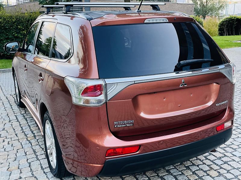 Mitsubishi Outlander 2.2D 4x4 7MÍST KAMERA SERVISKA - fotka 16 z 47