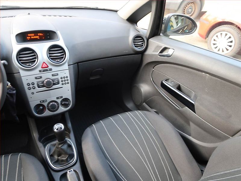 Opel Corsa (2011) 1.2, nová STK, Tažné - fotka 8 z 15