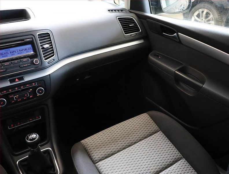 Volkswagen Sharan (2011) 2.0 TDI, Serv.kniha, Kůže - fotka 8 z 20