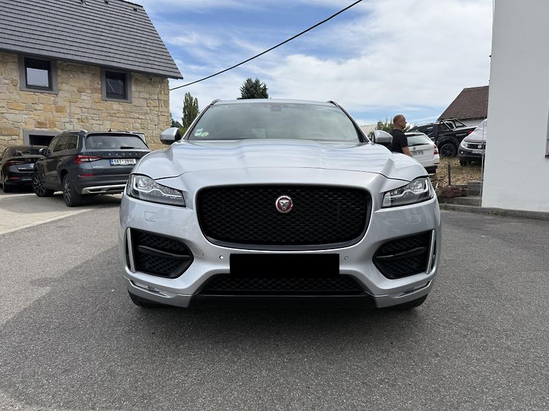 Jaguar F-Pace R-Sport 2.0D 177 kW - fotka 2 z 19