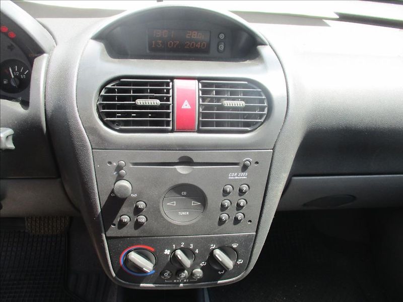 Opel Corsa 1,2 i, automat, klima, servis, - fotka 15 z 27