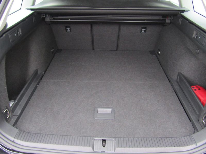 Volkswagen Passat Business 2.0 TDI 110KW DSG Var - fotka 14 z 30