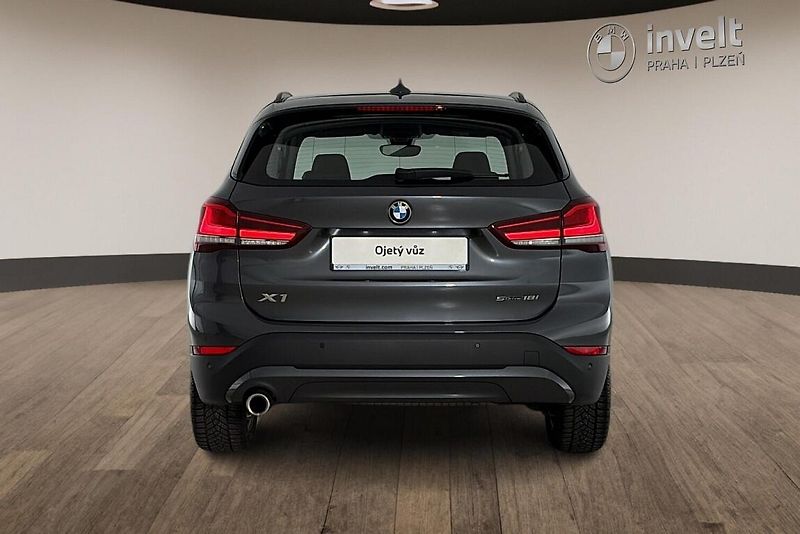 BMW X1 sDrive18i - fotka 4 z 24